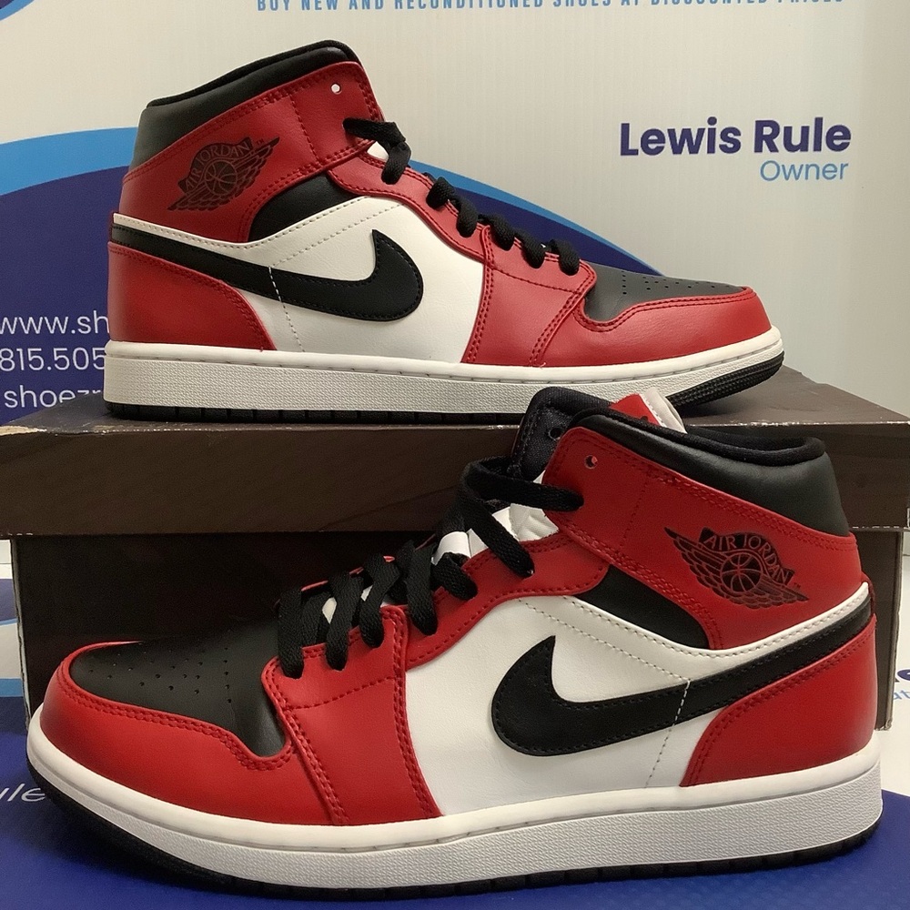 Air Jordan 1 Mid Chicago Black Toe Men’s Size 10